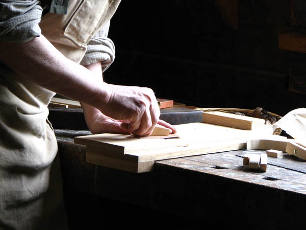 Ofrecemos un servicio de <strong>carpintería  de madera y ebanistería en Nieva de Cameros</strong> adaptado a las necesidades del <strong>cliente</strong>.